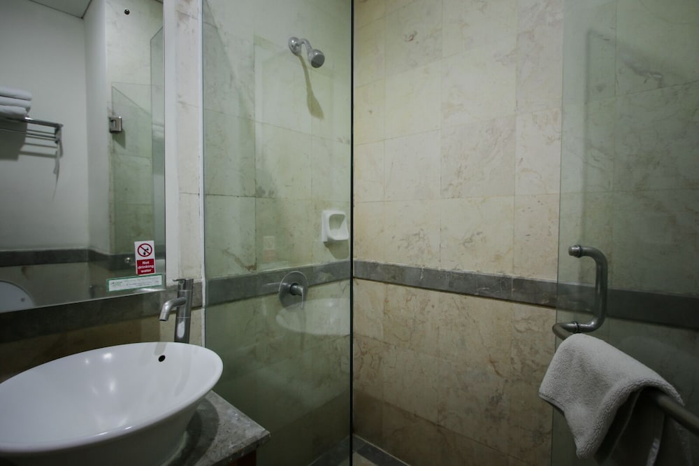 Serela Riau Hotel Bandung 67/71