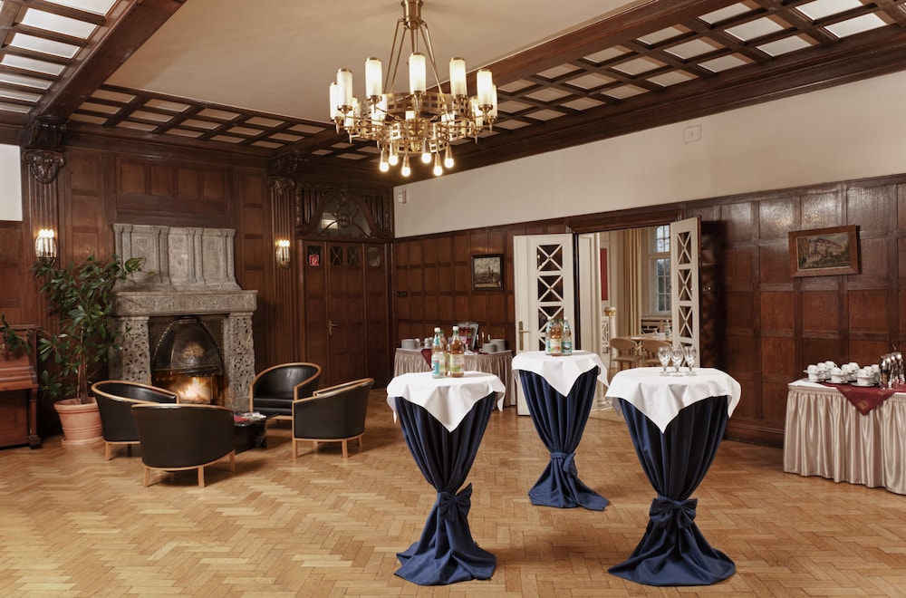 Hotel Schloss Schweinsburg 23/31