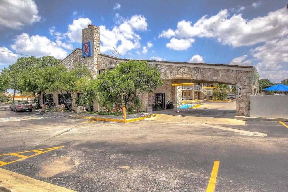 Motel6 San Antonio, TX - Northwest Medical Center 42/60