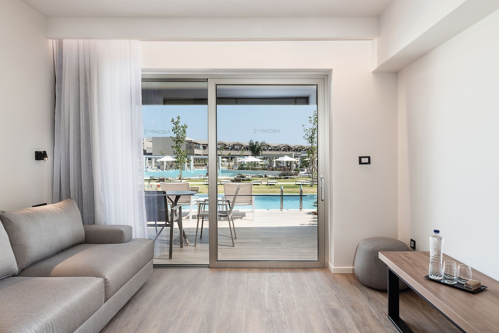 Euphoria Resort 54/76
