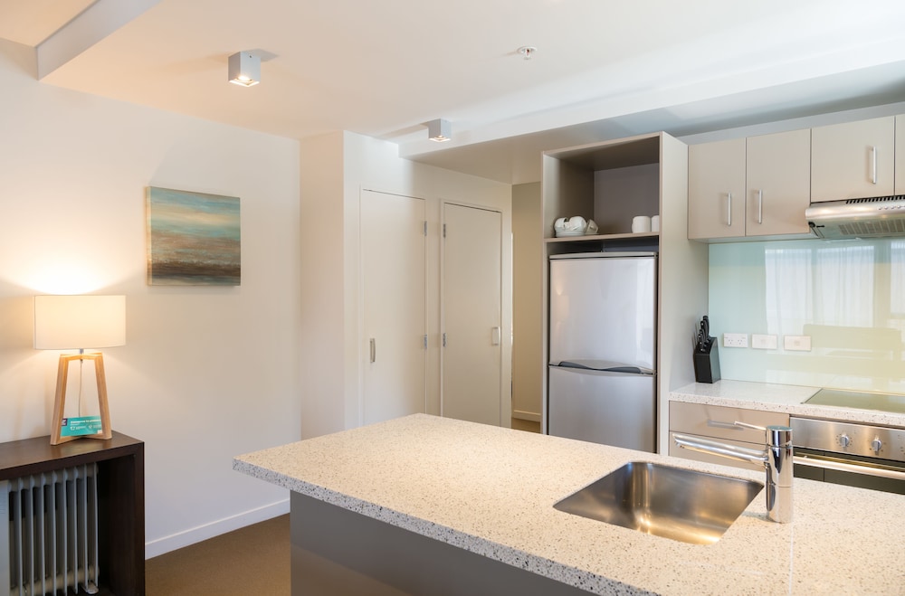 Boulcott Suites 27/70