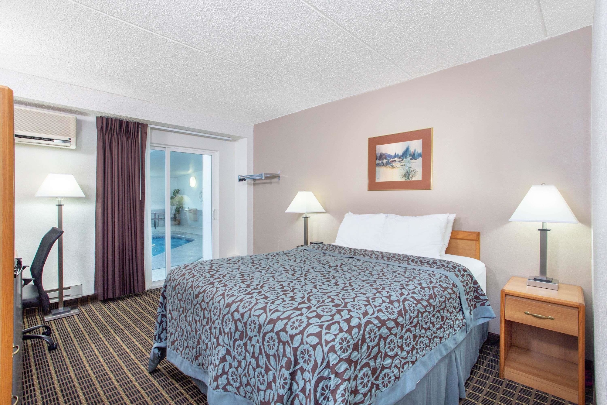 Room, Queen Bed, Pool Side