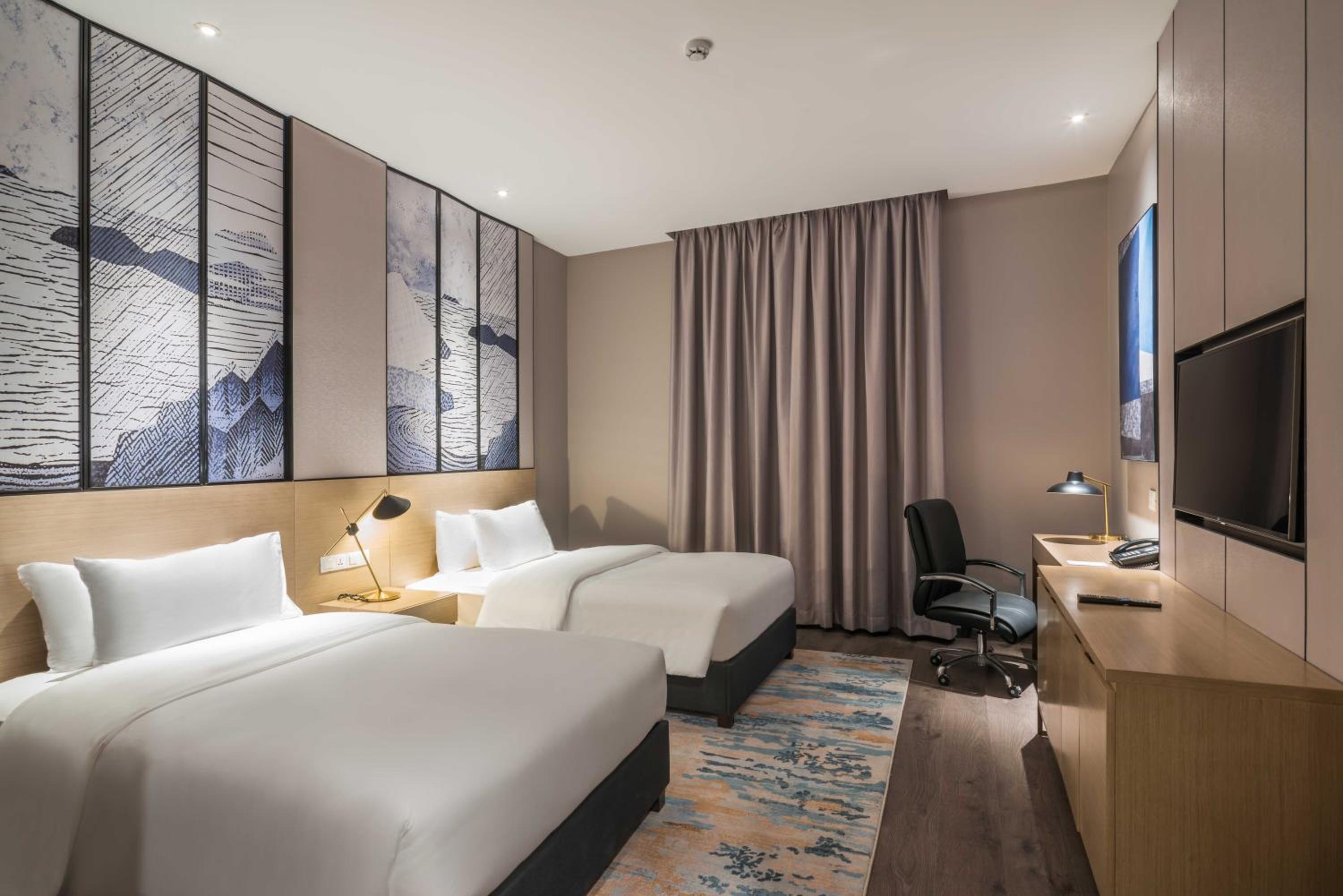 2 Bedrooms, Suite, 2 Bathrooms