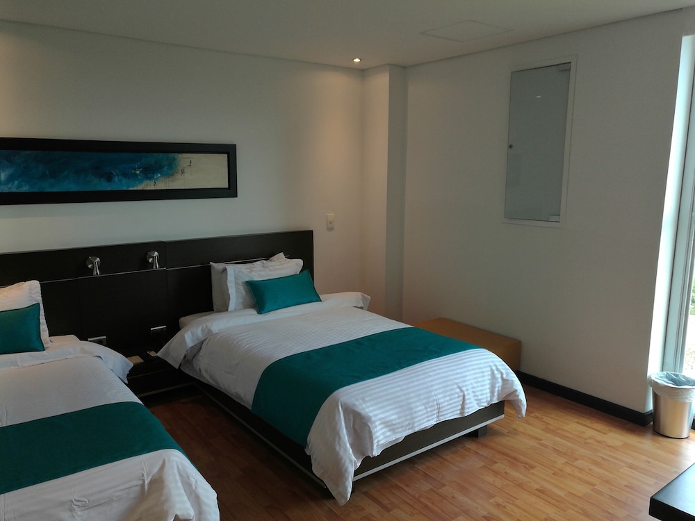 Hotel Sky Medellin 16/55
