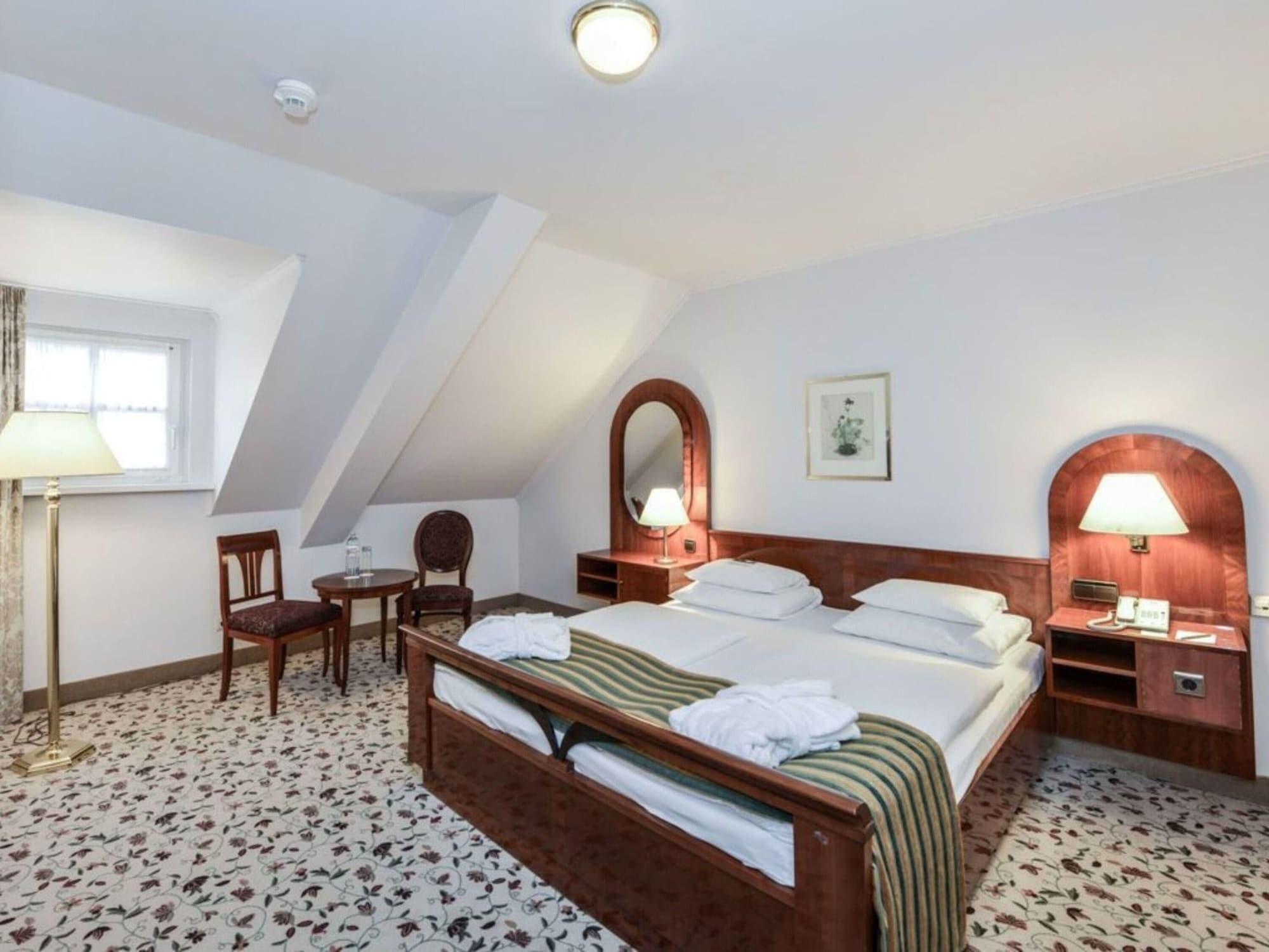 Mezzanine, Family Suite, Multiple Beds