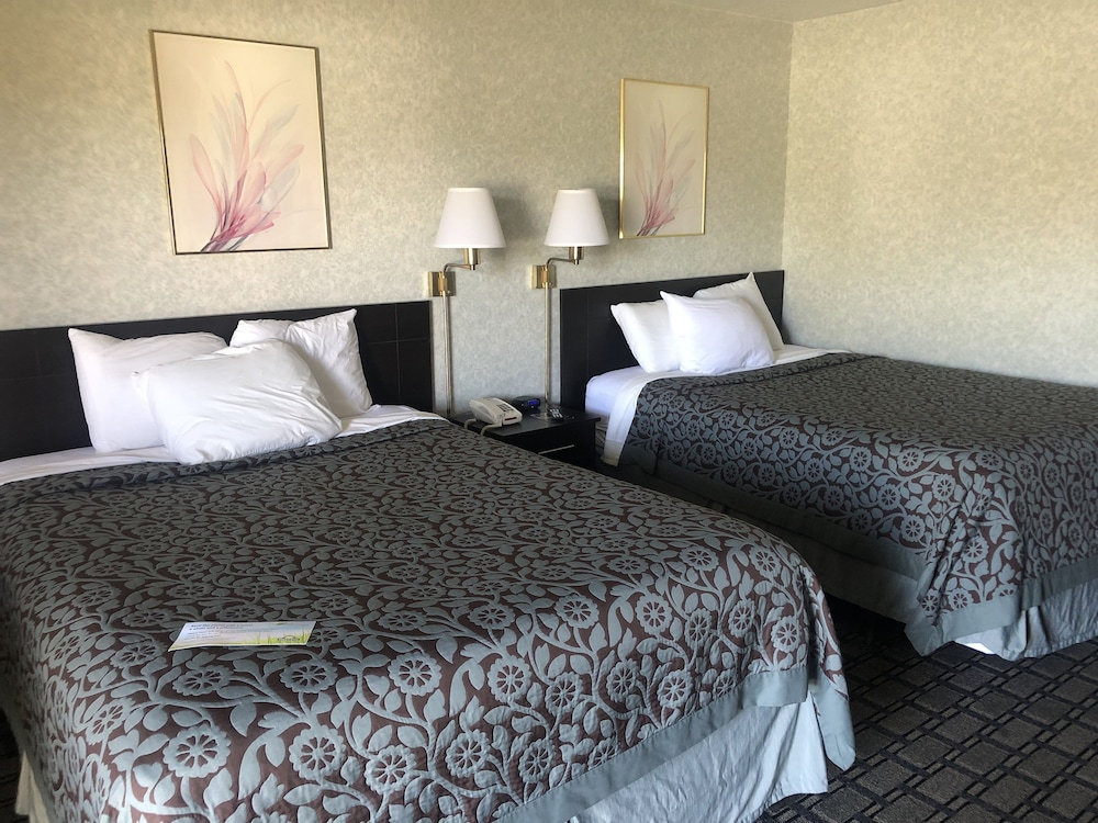 Days Inn By Wyndham St Clairsville 7/17