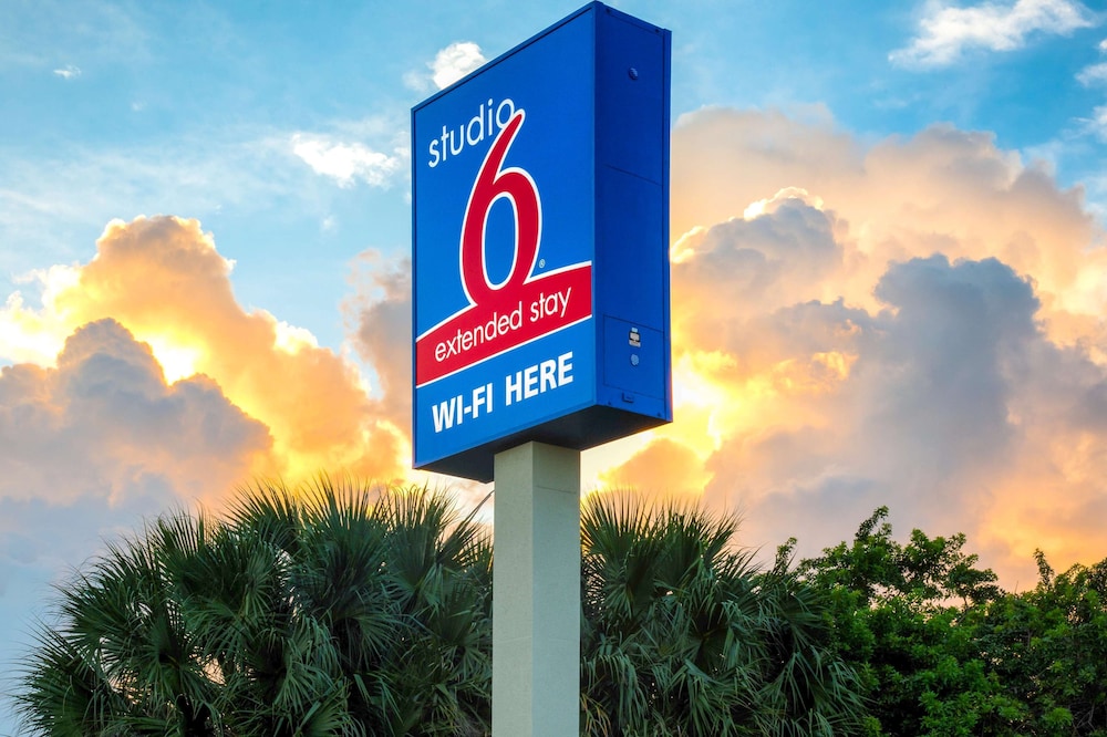 Studio 6 Extended Stay - West Palm Beach, FL in WEST PALM BEACH - FL