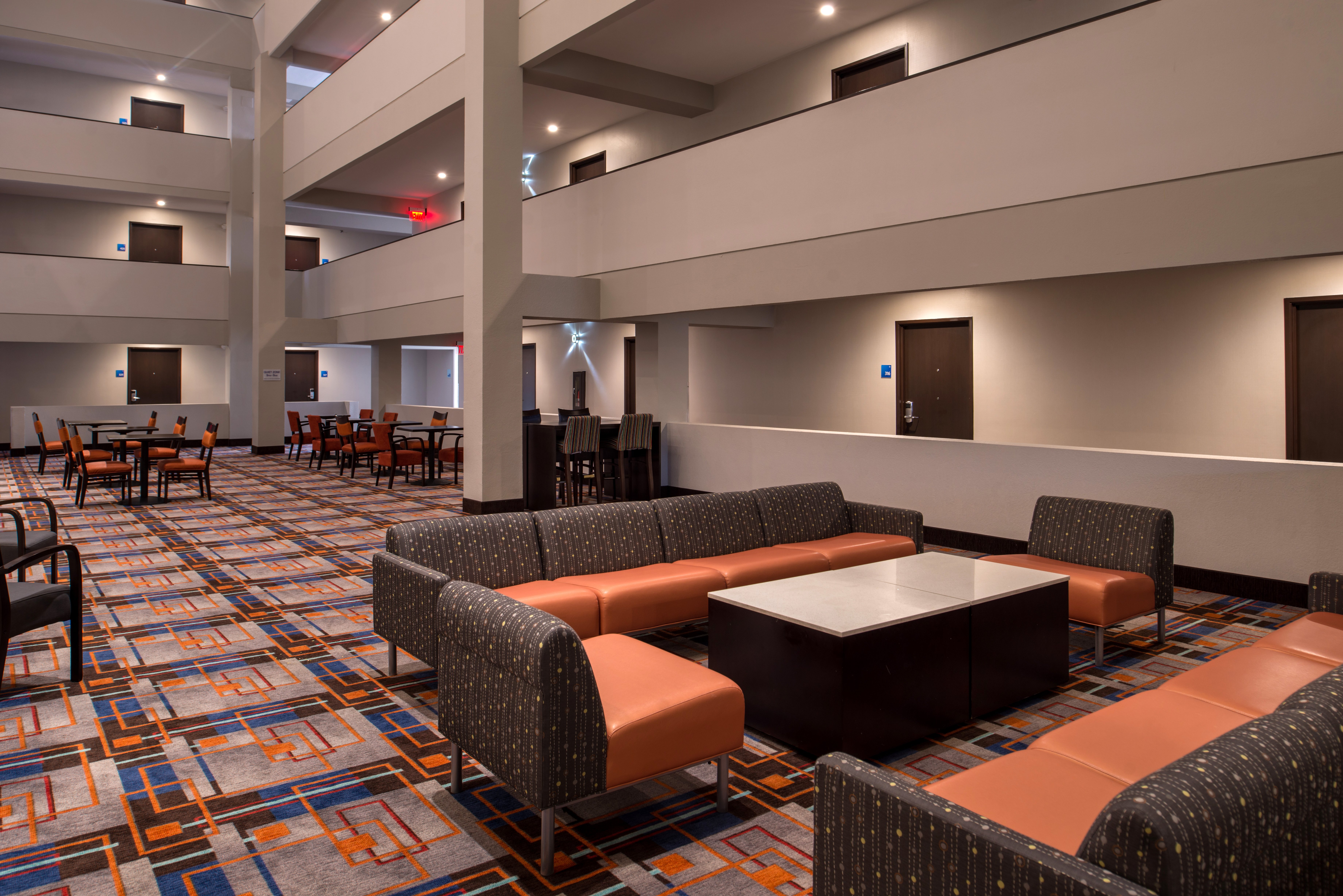 Holiday Inn Express & Suites San Antonio Medical-Six Flags 66/74