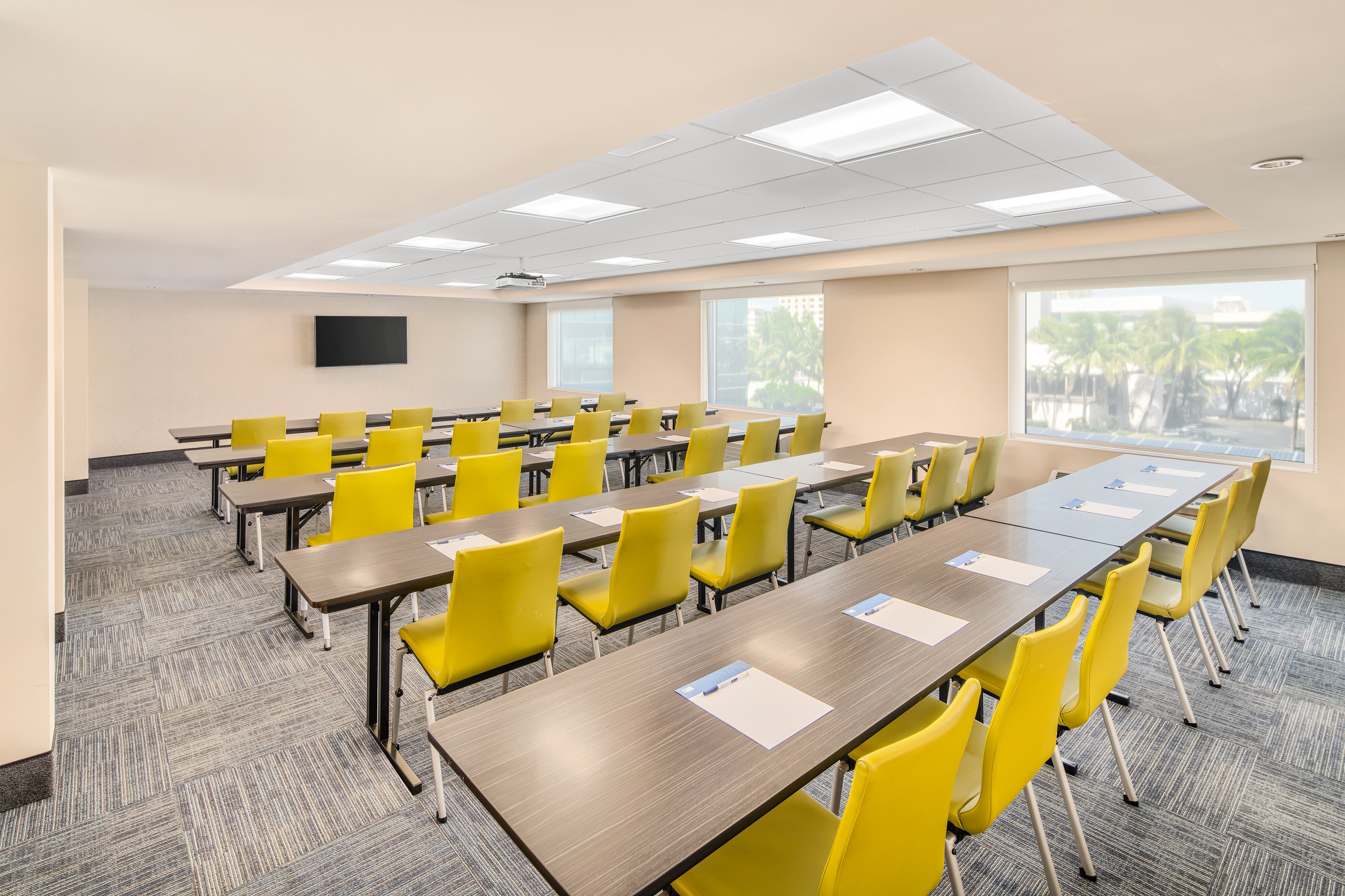 Holiday Inn Express Ft Lauderdale Cruise Airport 45/55