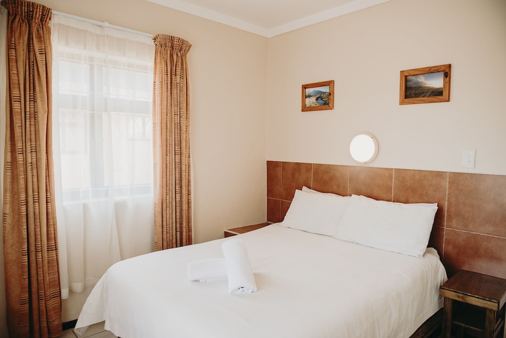 Port Edward Holiday Resort 10/50
