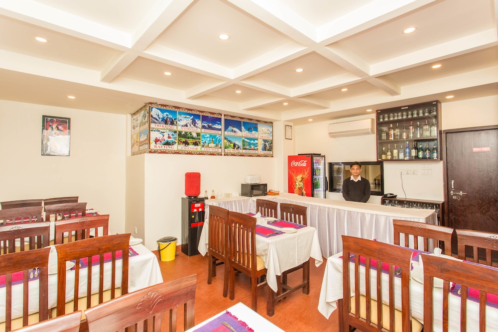 Hotel Jay Suites 64/75
