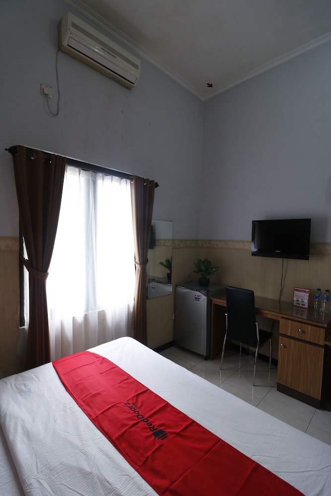 Reddoorz Plus Near Undip Tembalang 18/47