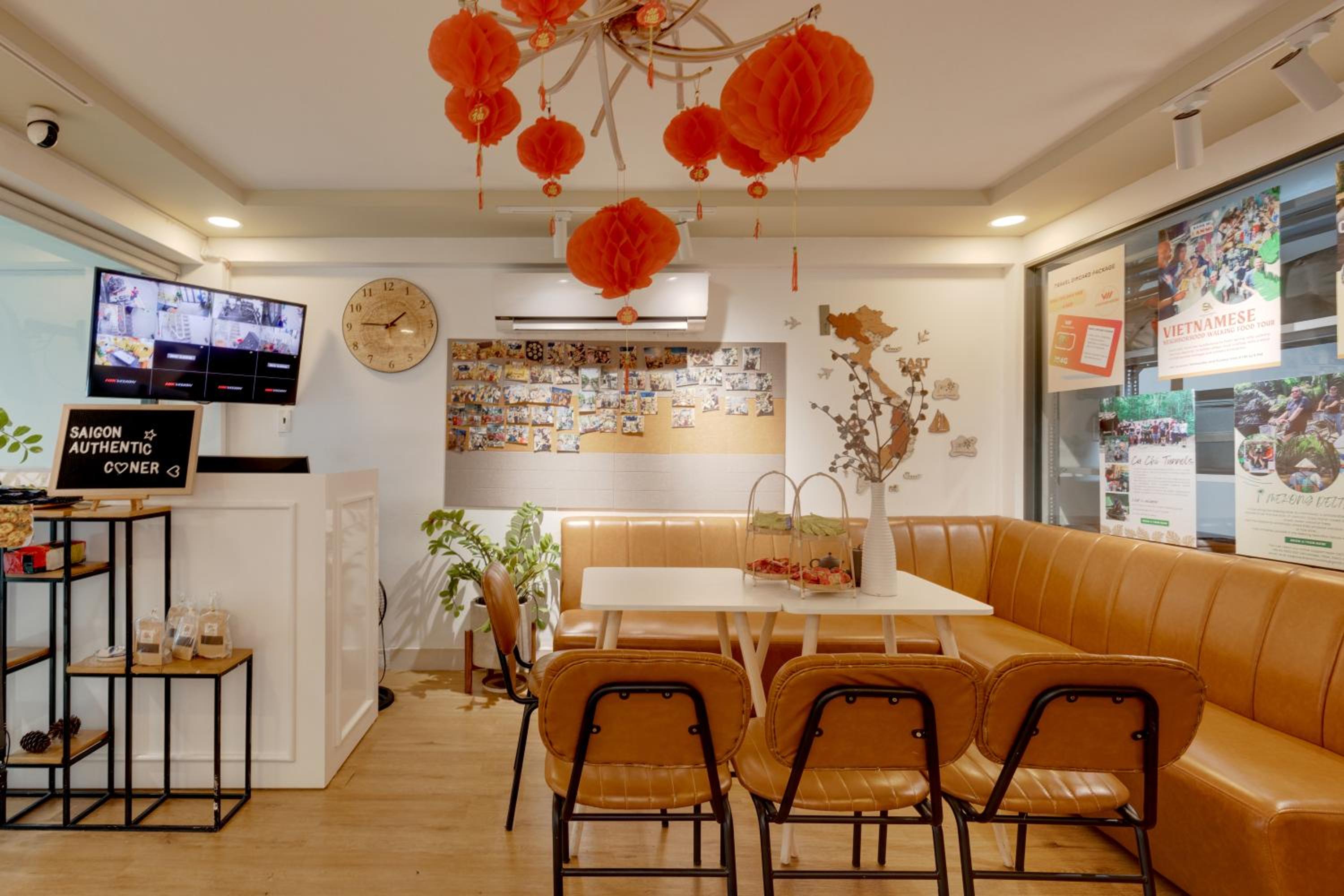 Saigon Authentic Hostel - City Walk, Cooking Class, Food Tour, Breakfast, Gym, Rooftop 20/35