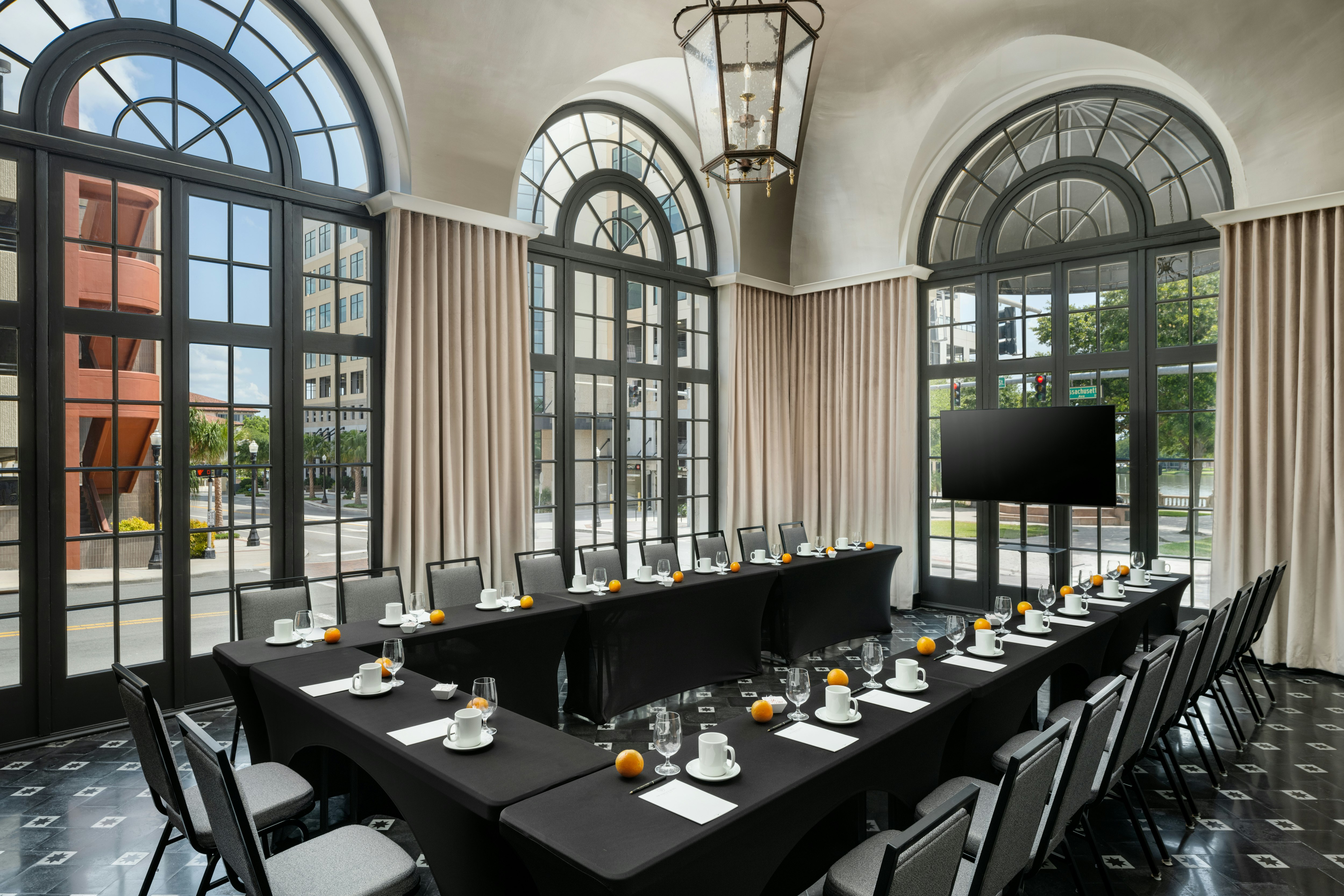 The Terrace Hotel Lakeland, Tapestry Collection by Hilton 66/71