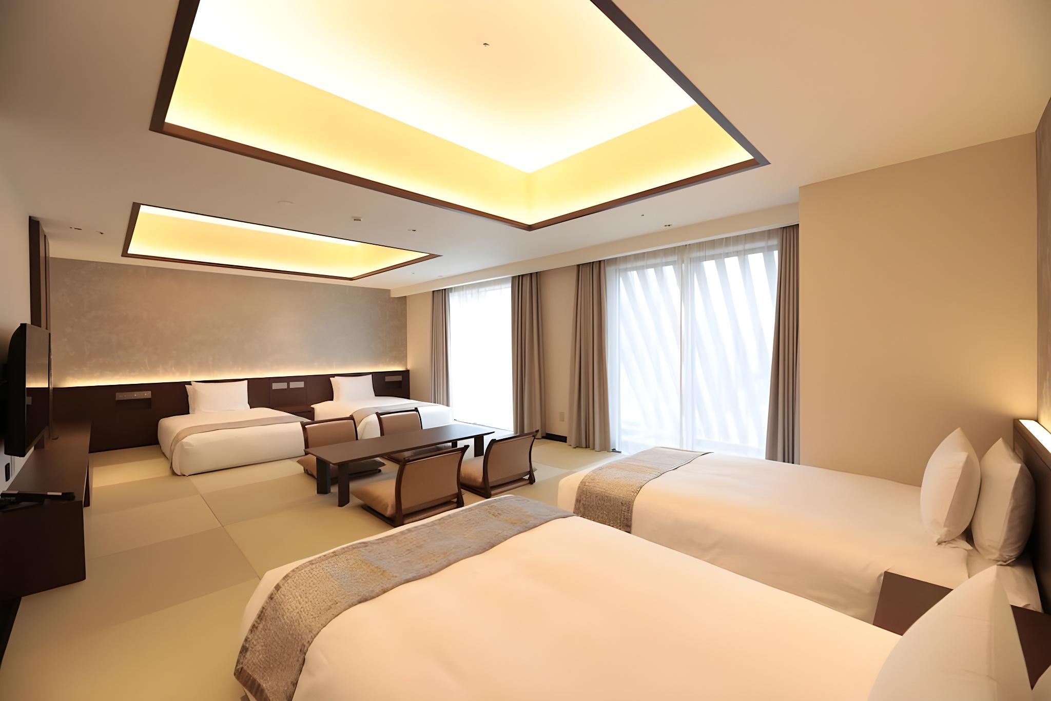 JAPANESE WESTERN, 4 BEDS