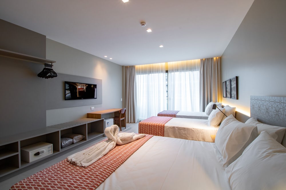 Plus, Family, 1 Double and 1 Single Bed, 3 Single Beds, 2 Queen Beds