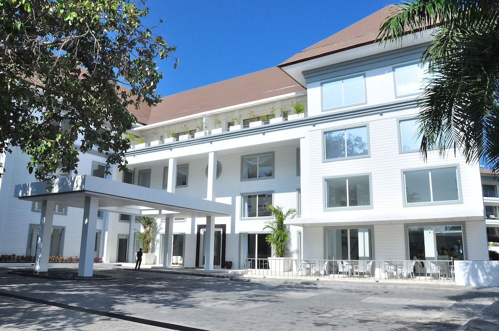Lv8 Resort Hotel in Canggu