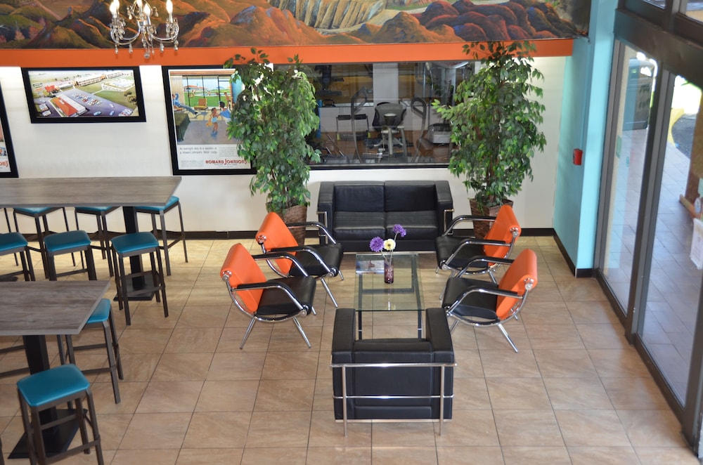 Howard Johnson By Wyndham Yuma 34/47