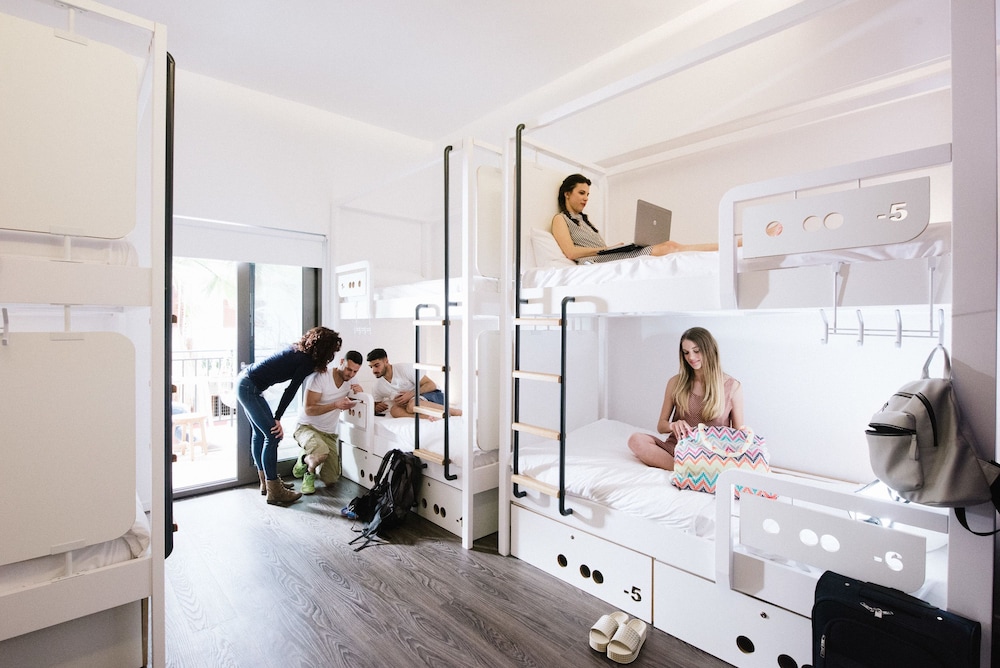 Cocoon City Hostel 29/50