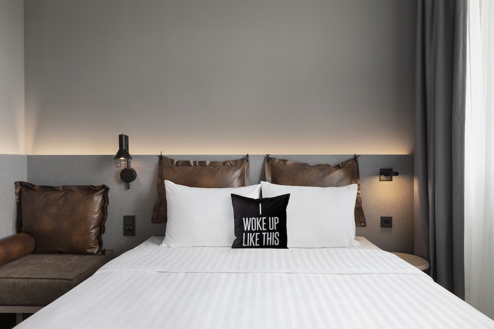 Moxy Duesseldorf City 15/50