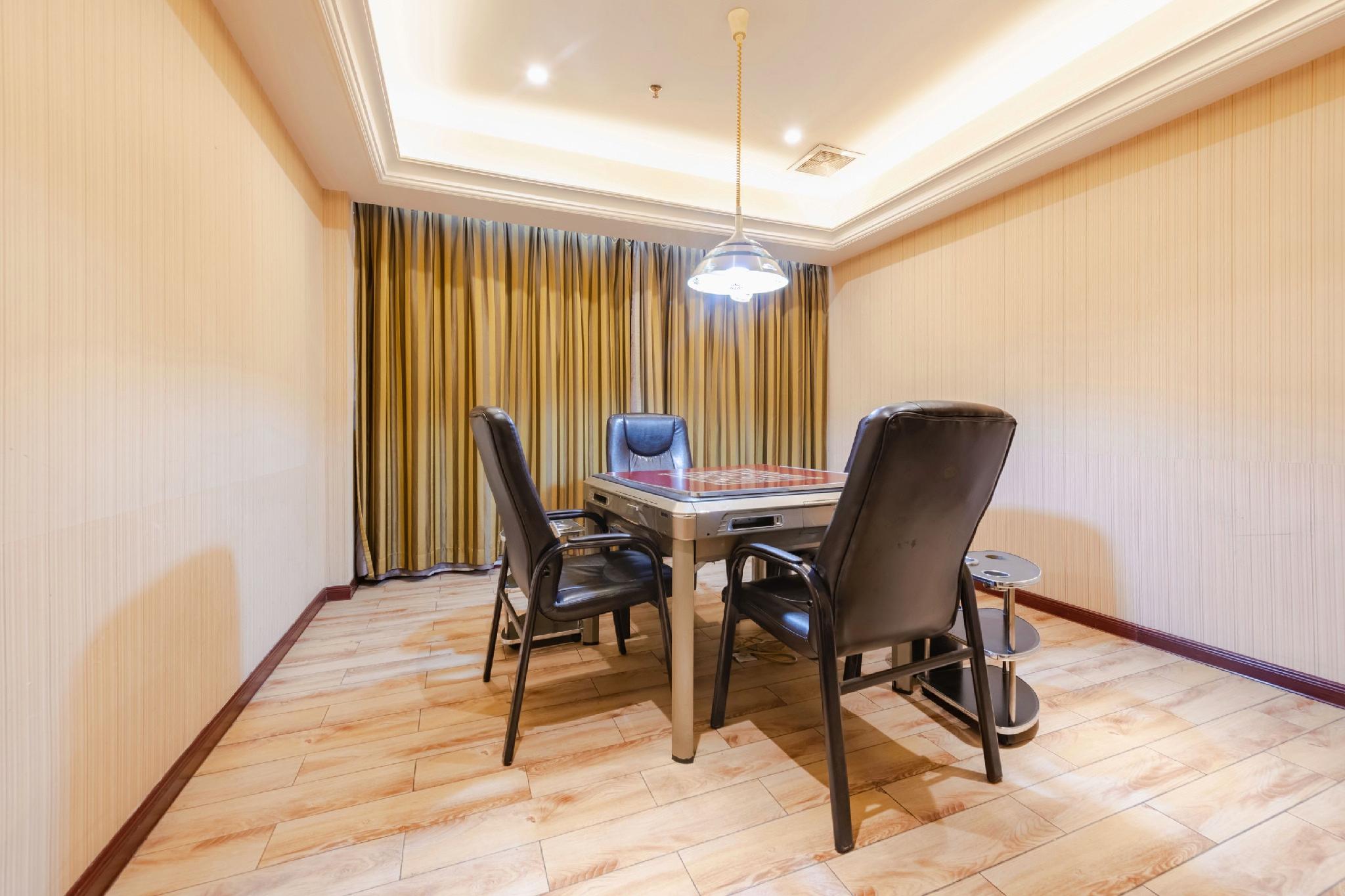 Vienna Hotel (Shenzhen Shiyan Shilong Community) 46/49