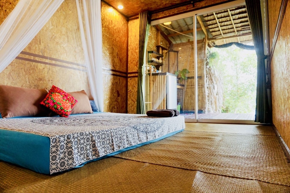 DELUXE, DOUBLE BED