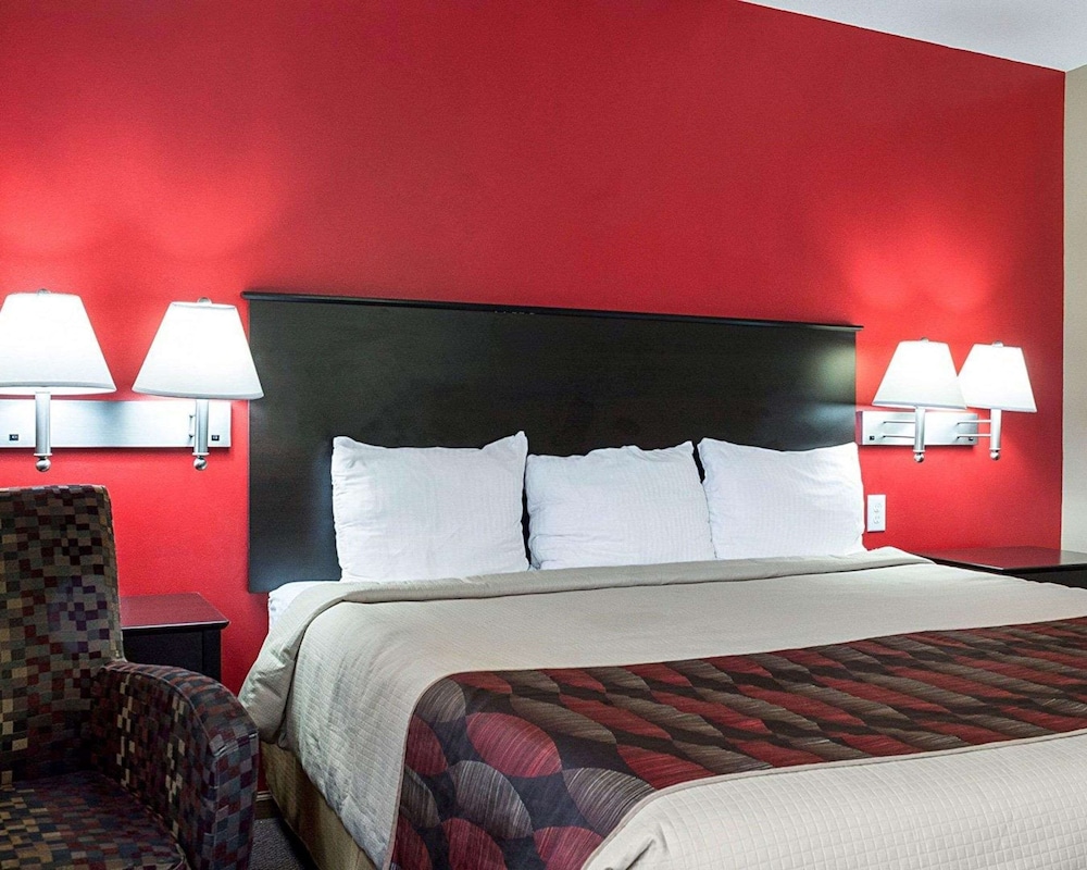 Econo Lodge Jamestown, ND 10/24