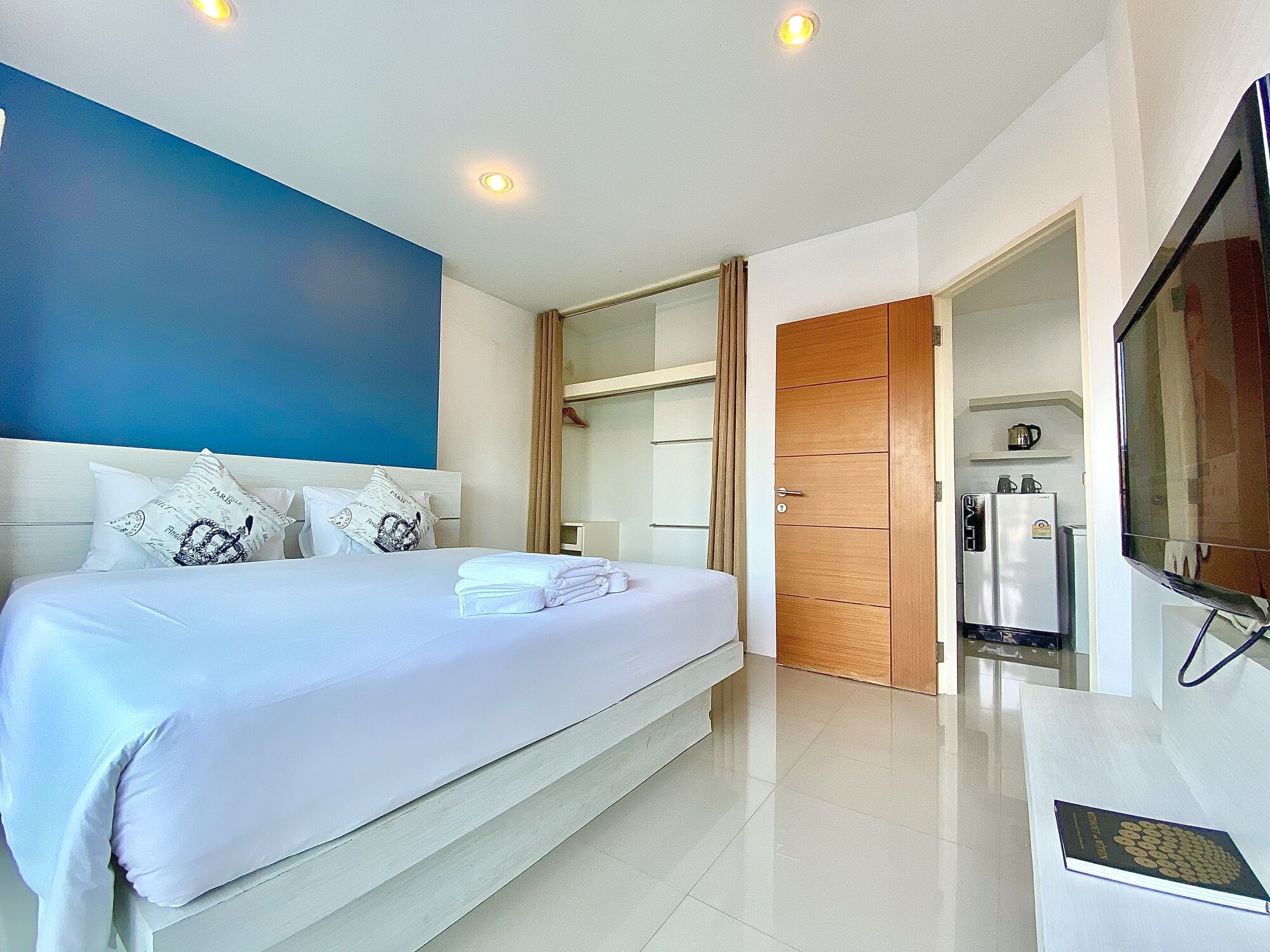 Junior, Studio, King Bed