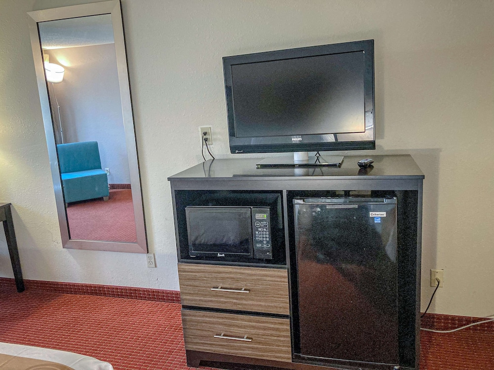 Motel6 Elkhart, IN 46/54