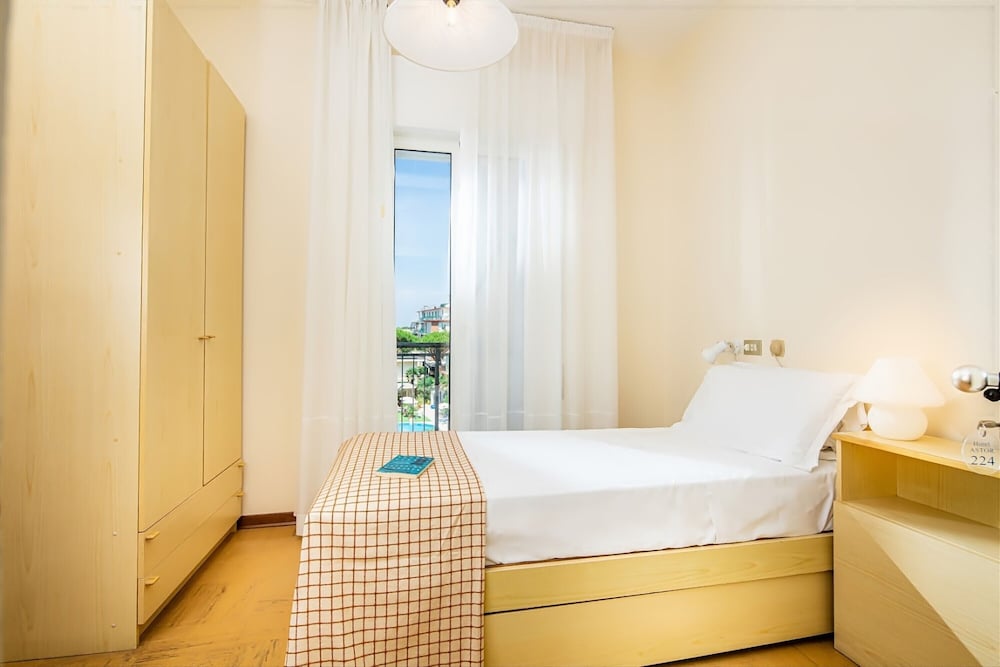 Astor Hotel 13/42