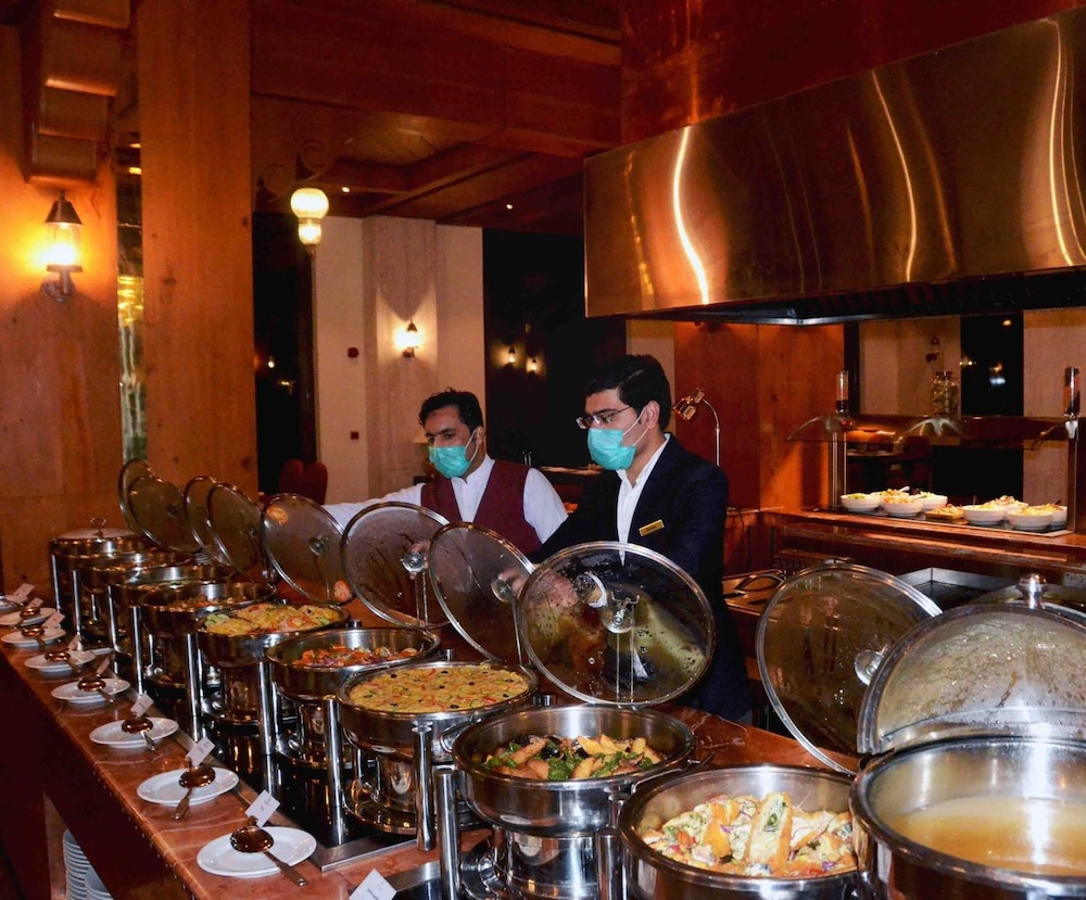 Pearl Continental Malam Jabba 6/50