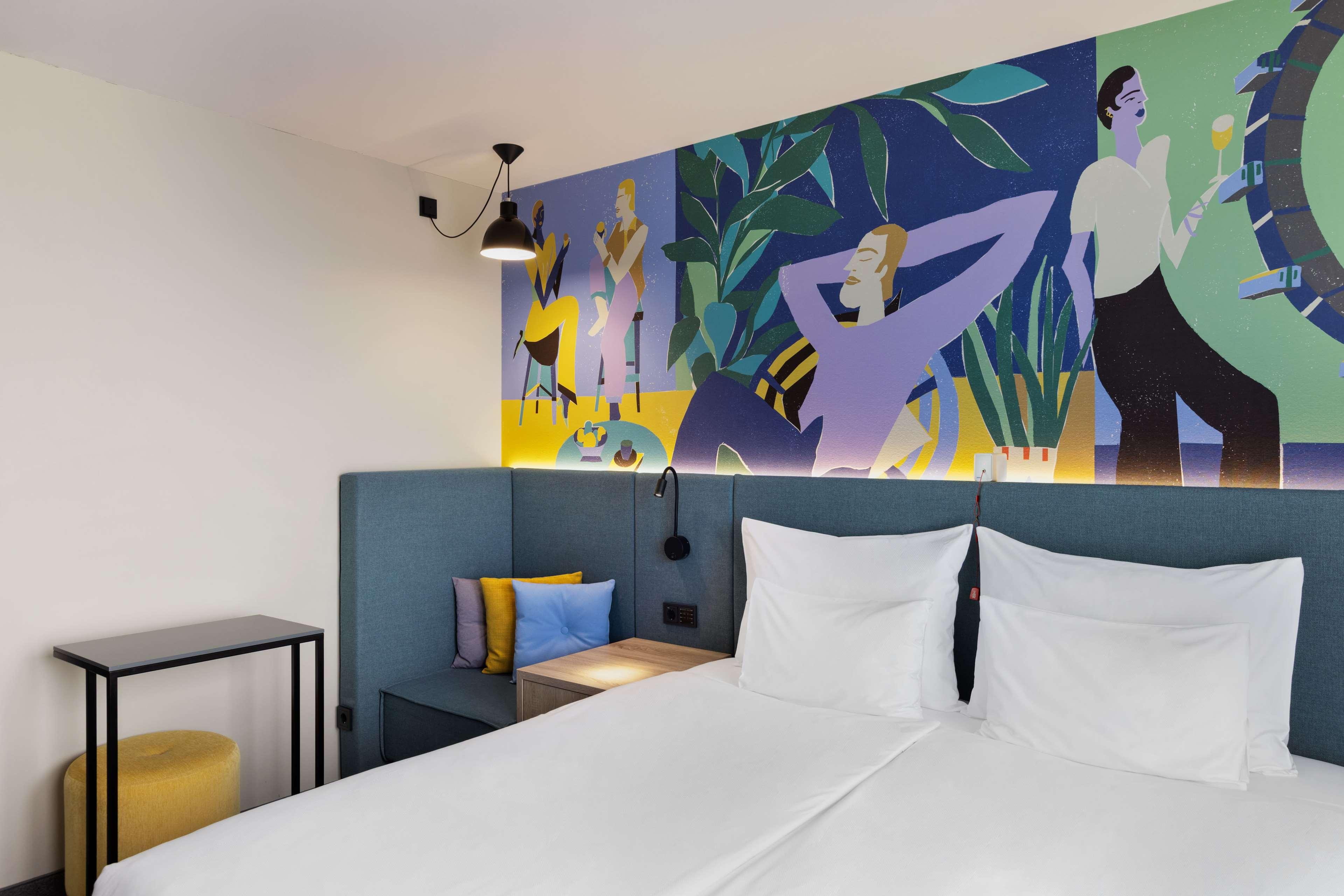ROOM, KING BED, ACCESSIBLE