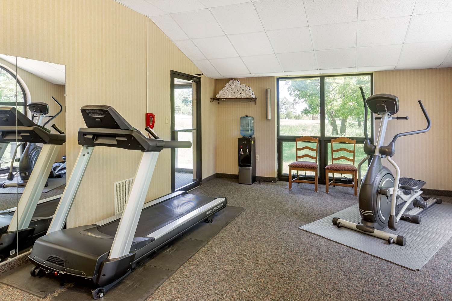 Comfort Inn at Thousand Hills 23/39