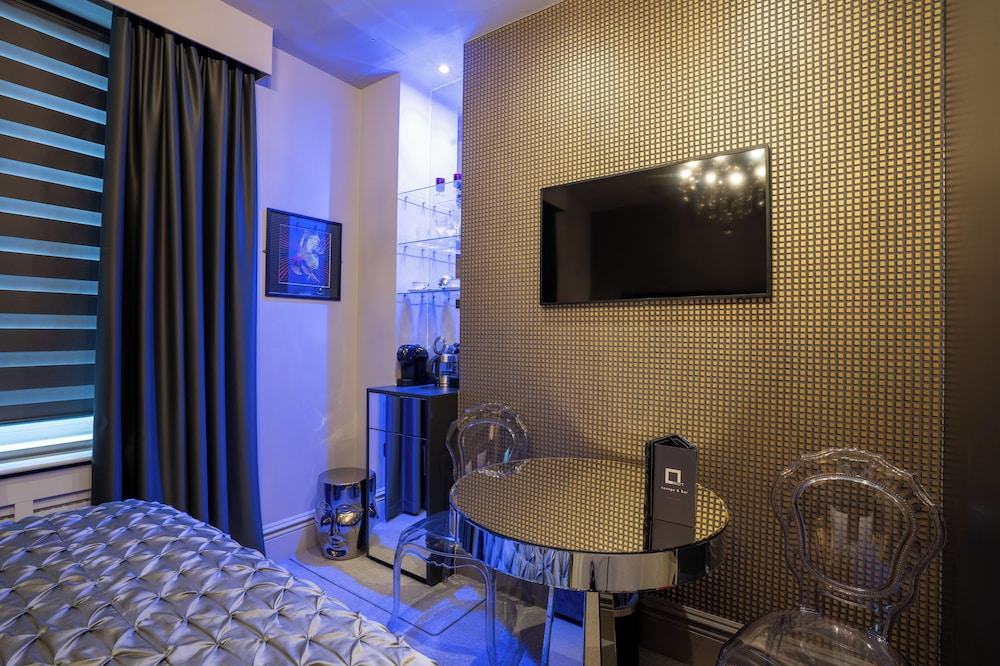 Square Townhouse 42/50