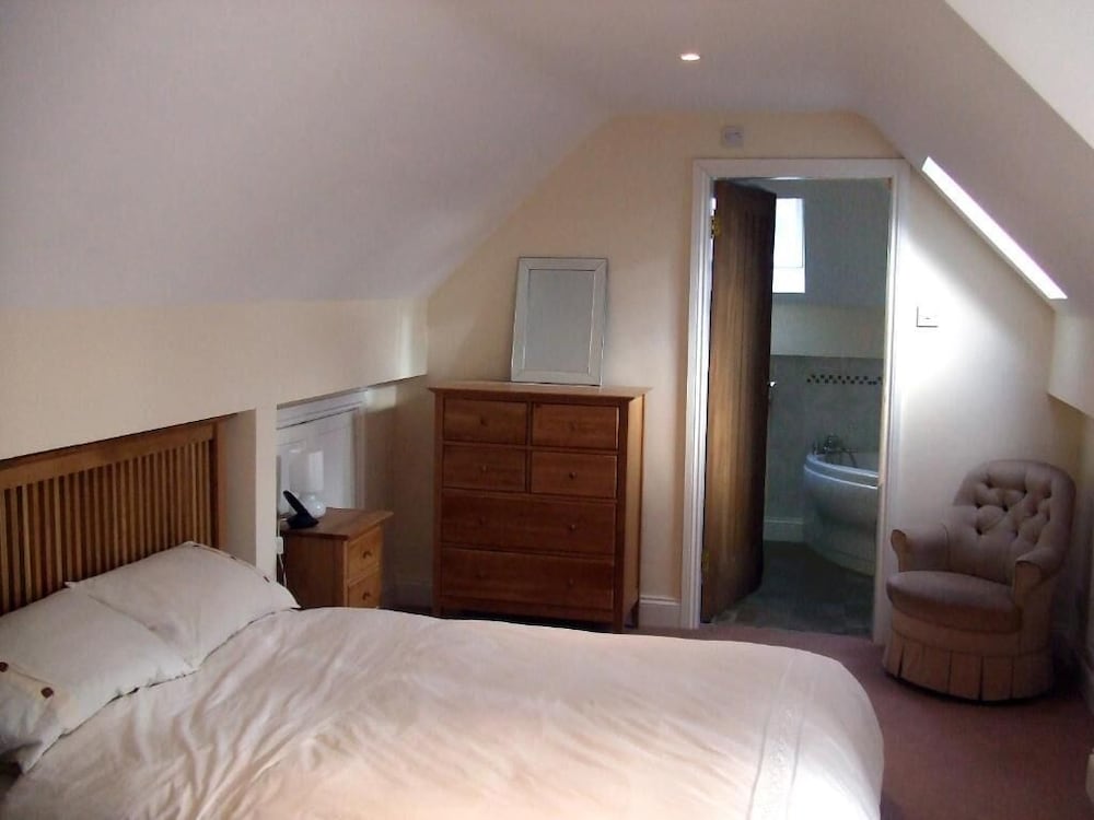 Tibbiwell Lodge - B&B 2/16