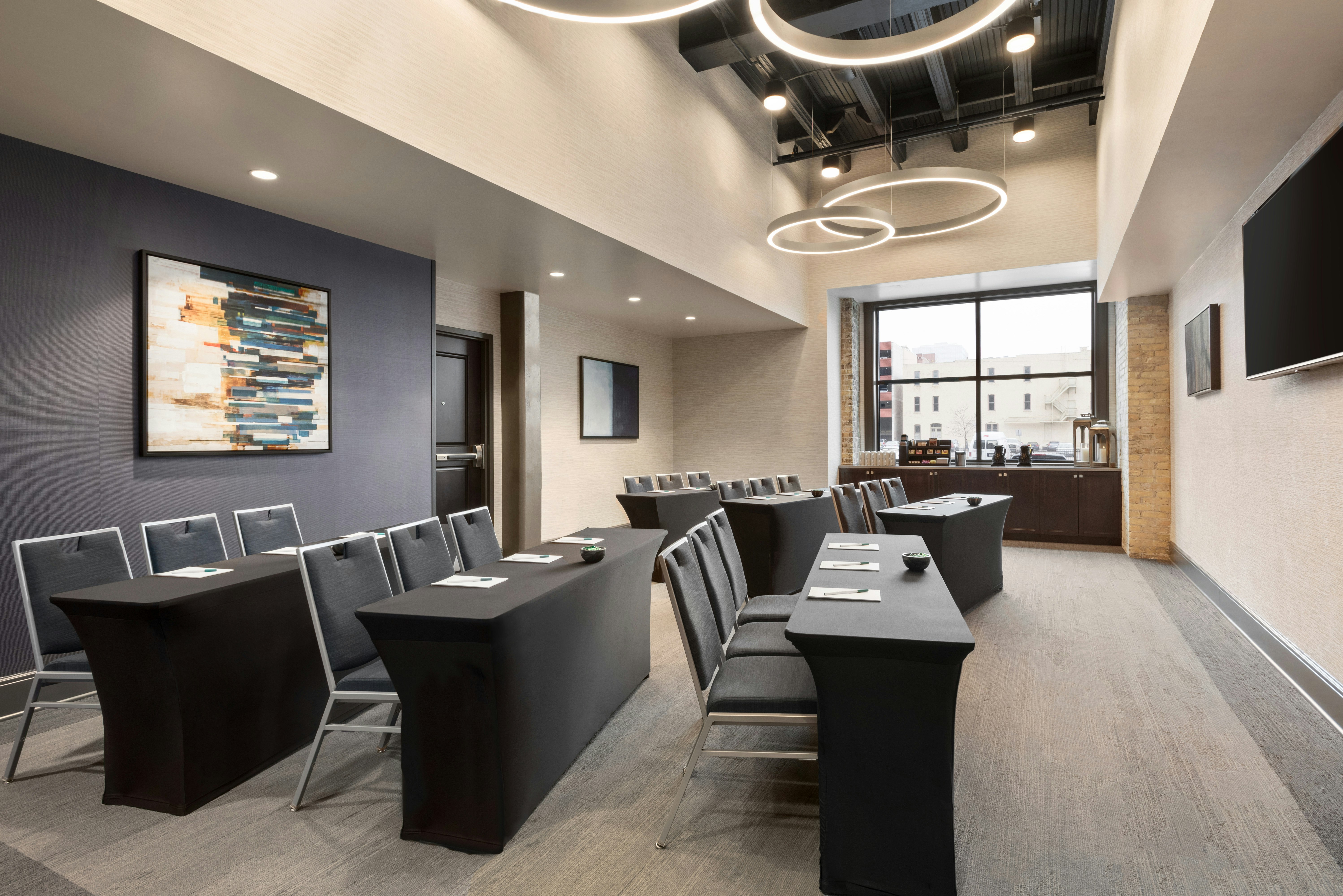 Homewood Suites By Hilton Milwaukee-Downtown 22/25