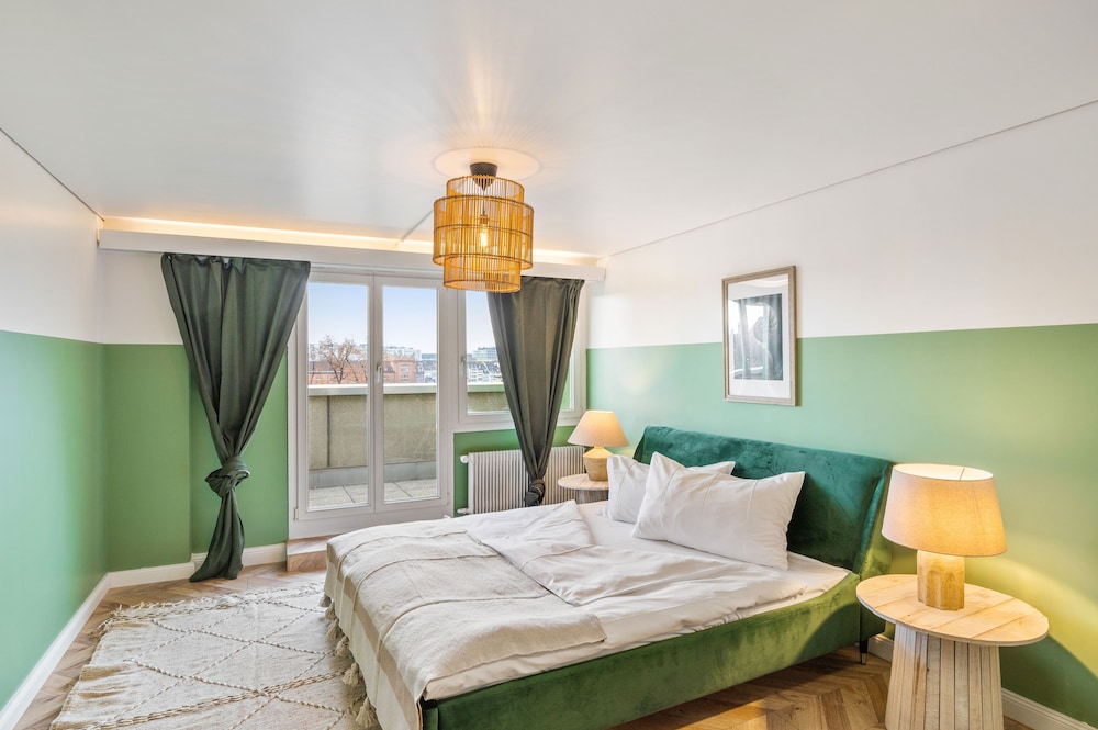 Becozy Self Check-in & Pop-up Hotel 10/52