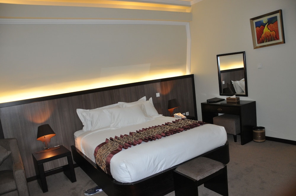 Elilly International Hotel 37/69