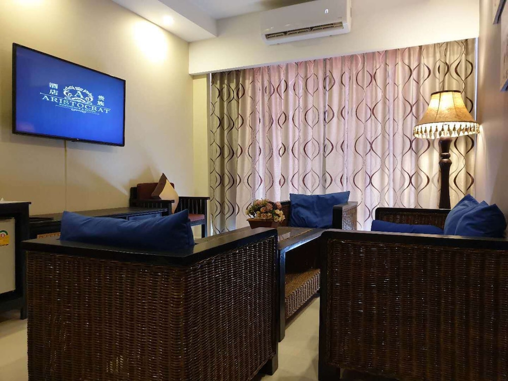 Aristocrat Residence Hotel 68/80