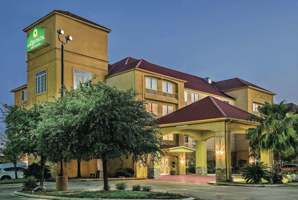 La Quinta Inn & Suites by Wyndham San Antonio N Stone Oak 2/24