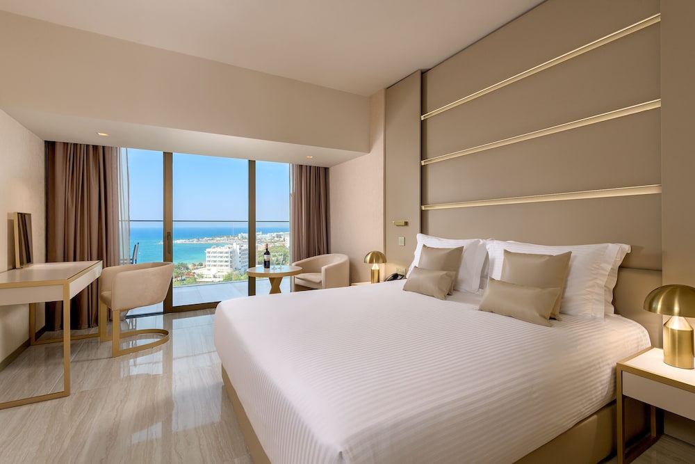 DELUXE, DOUBLE OR TWIN BED, SEA VIEW