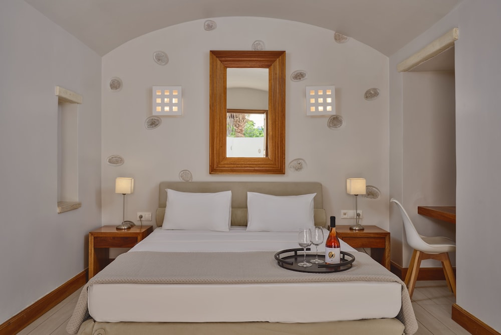 Honeymoon, Studio, Suite, Double Bed, 2 Sofa, Jetted Tub