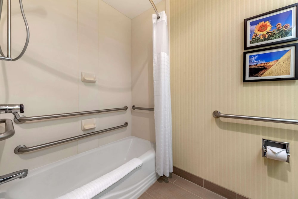 Comfort Inn & Suites Warsaw near US-30 14/44