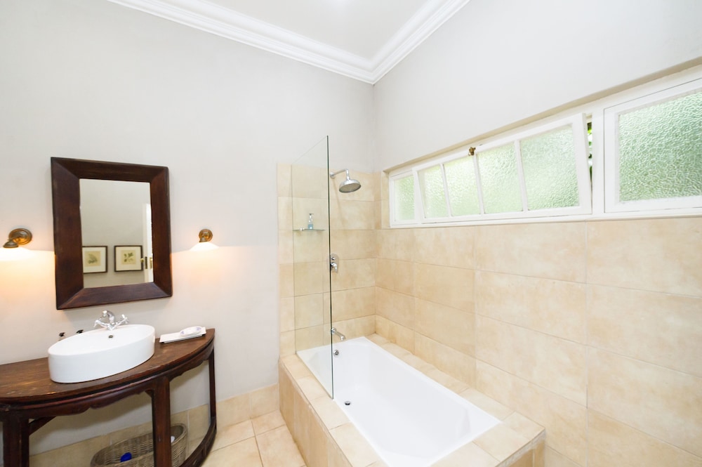 Osborne House - Guest House 25/72