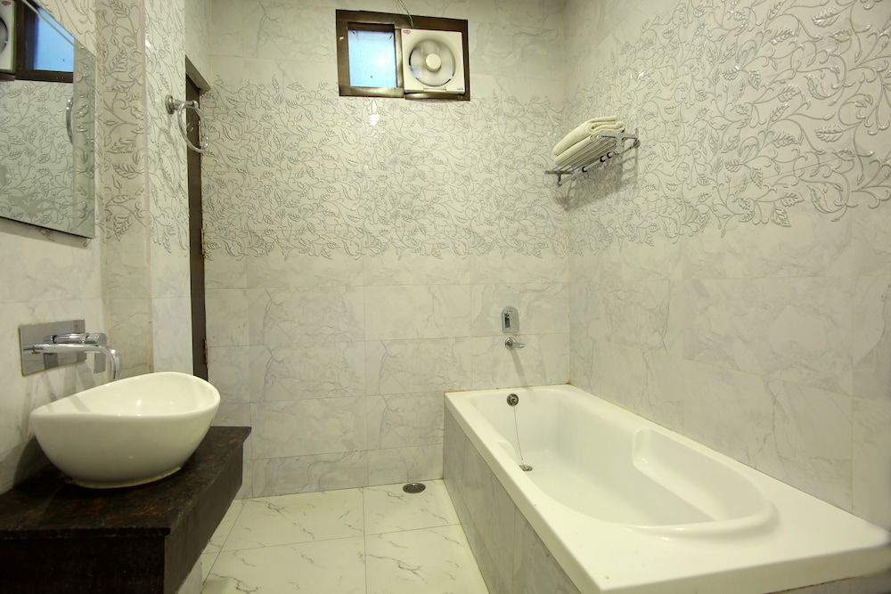 HOTEL RIYA PALACE 43/50