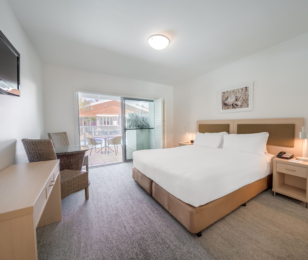 Swim Out, Studio, Twin Beds