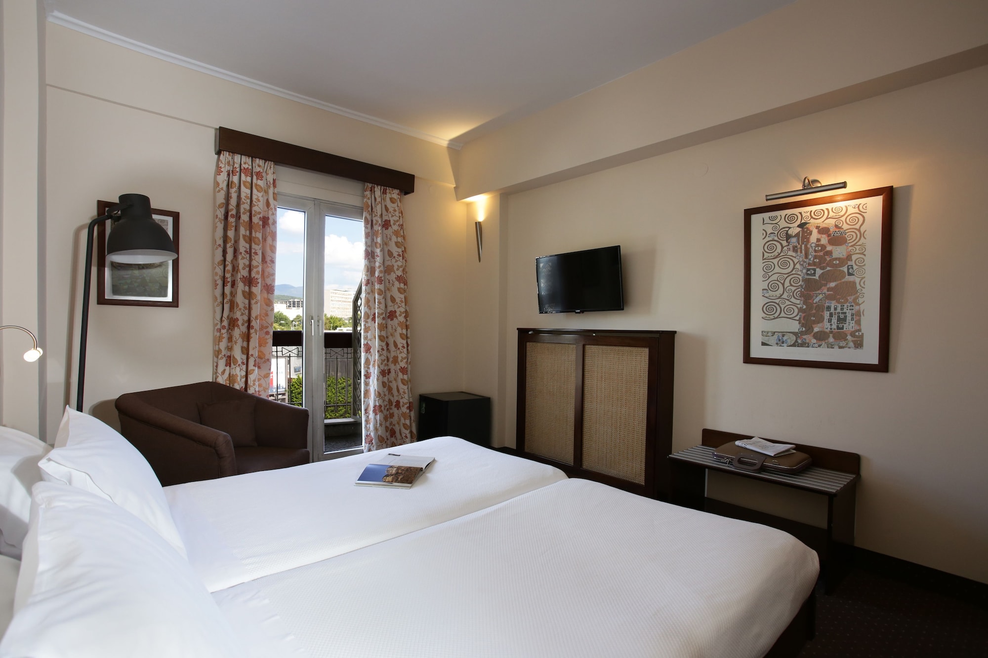 ROOM, TWIN BEDS