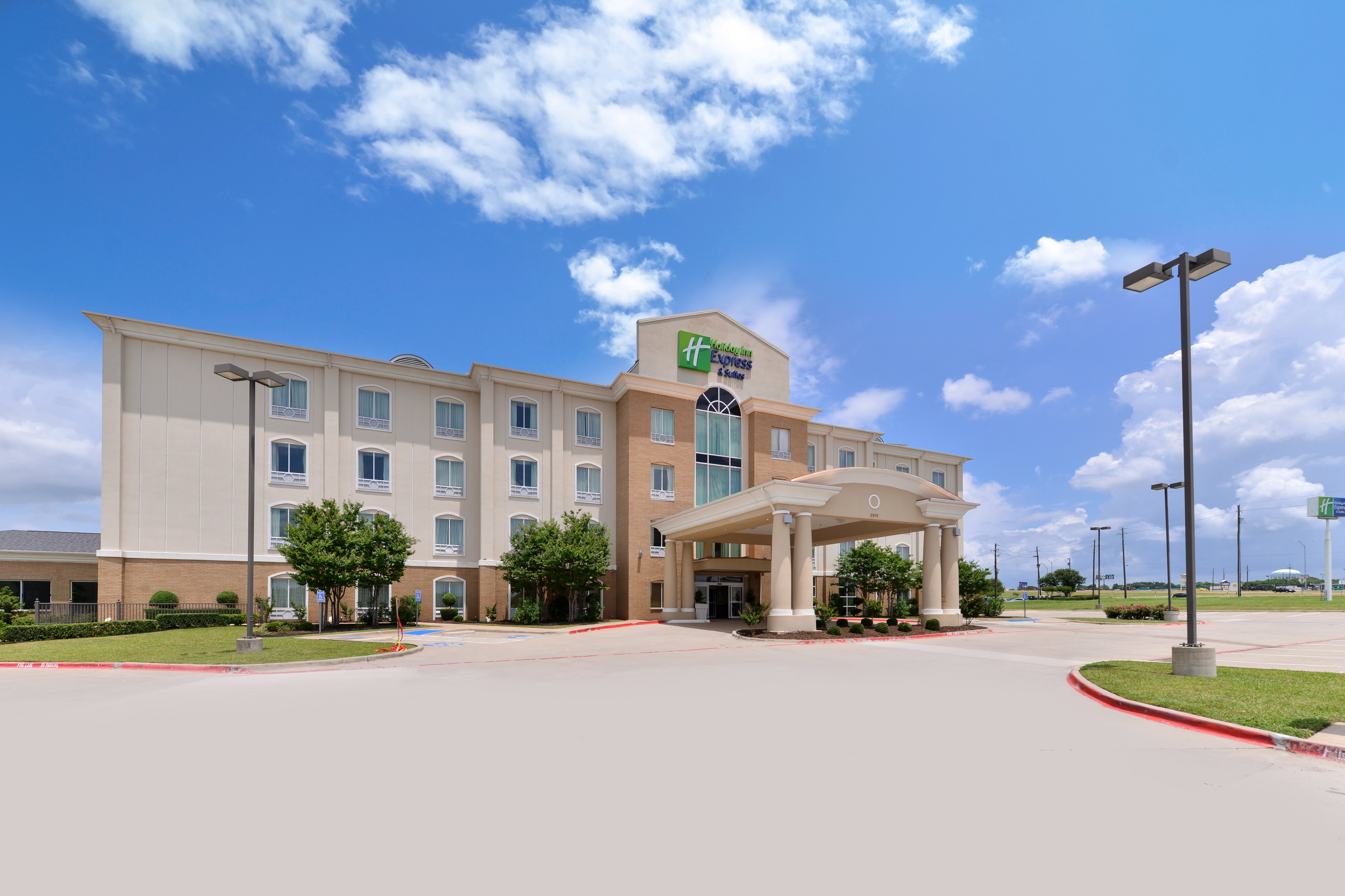 Holiday Inn Express Hotel Suites Sherman Hwy 75 4/22