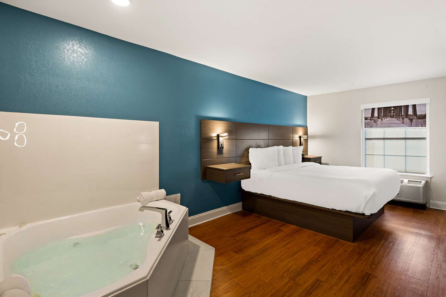 غرفة بسرير كينج بجاكوزي، Best Western Shackleford 2/3