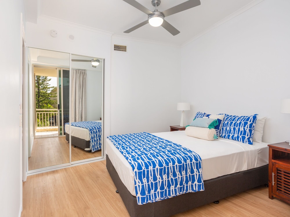 Maldives Resort 12/50